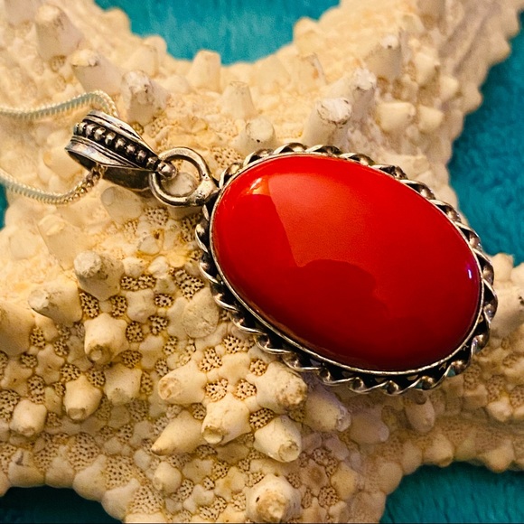Italian Coral vintage handcrafted pendant - Picture 3 of 6
